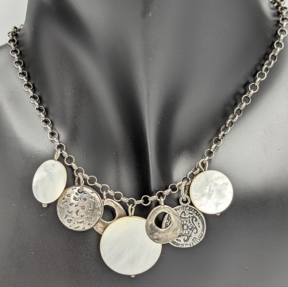 Beautiful Silpada Sterling 925 Mother of Pearl Discs/Pendants Necklace - Picture 3 of 13